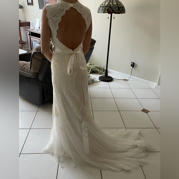David’s Bridal Wedding Dress - Picture 4 of 8